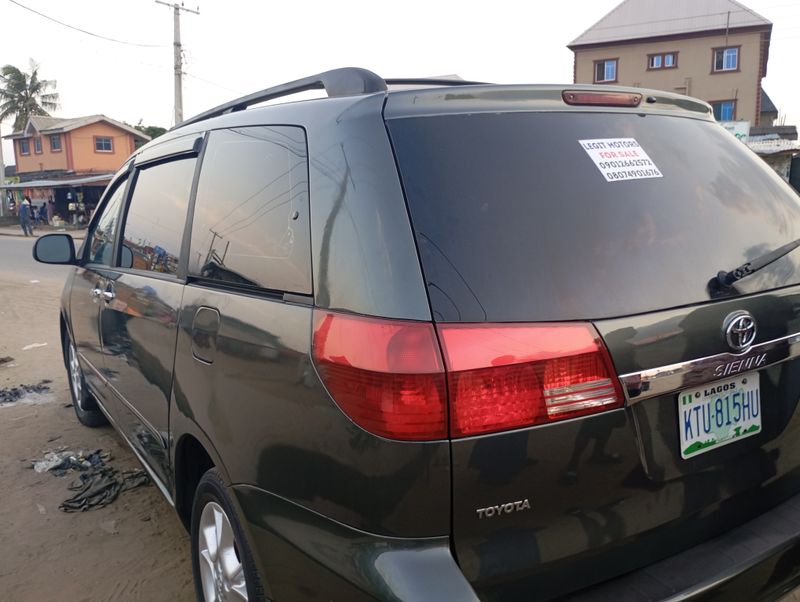 Thumbnail 7 of 2005 Toyota Sienna LE